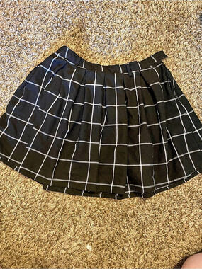 Hot Topic Black & White Windowpane Plaid Pleated Mini Skirt Size Medium